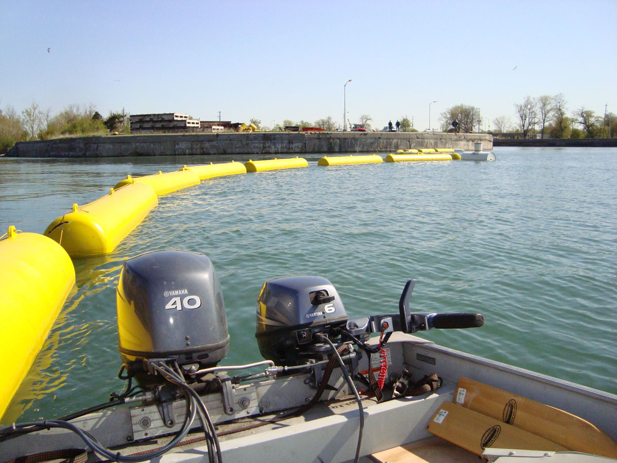 Ice Boom in Port Colborne Geniglace